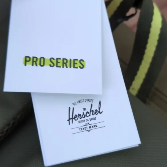 Herschel Supply Co Retreat Pro Military Olive / Ivy / Lime Backpack Nwt ❤️ - Picture 9 of 9